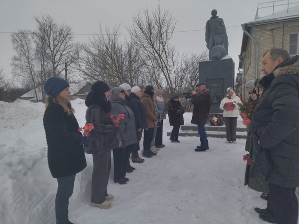 Митинг у памятника Скорбящей матери.